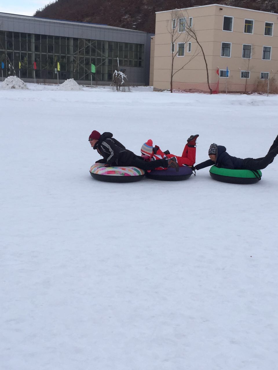 黑龙江大湾滑雪场冰雪乐园成功开幕，河北迪特加油助威